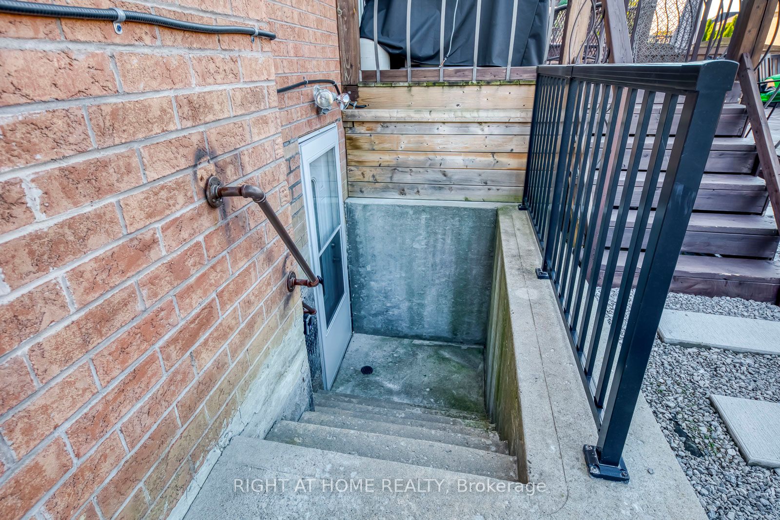 56 Barberry Crescent Lower