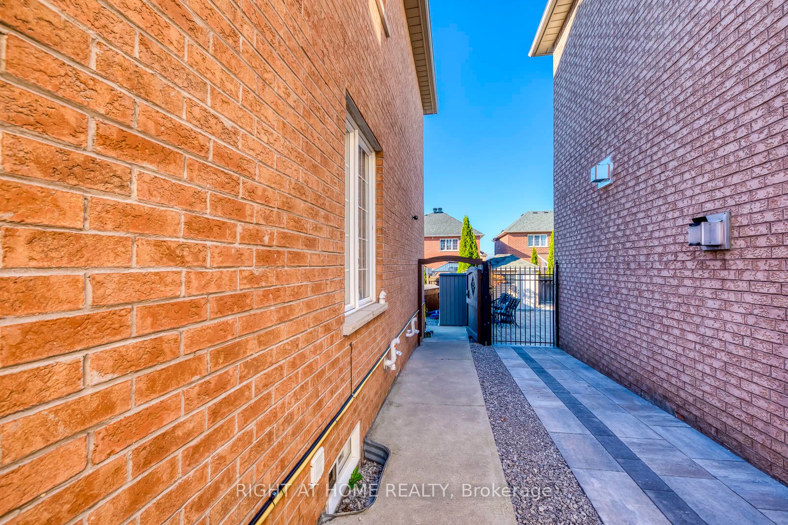 56 Barberry Crescent Lower