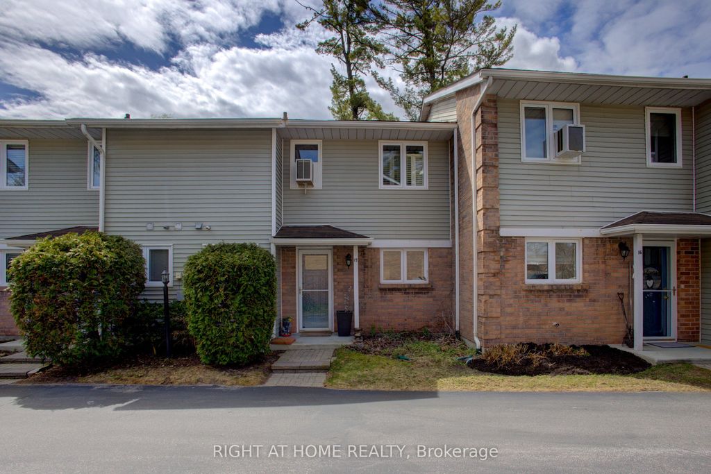 Photo of 39 28th Street S #17, Wasaga Beach, ON L9Z 2E4 (MLS # S13076970)