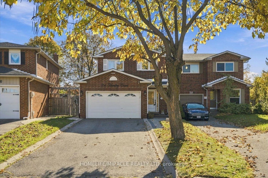 Photo of 24 Huntley Court, Brampton, ON L6Z 1X8 (MLS # W14123092)