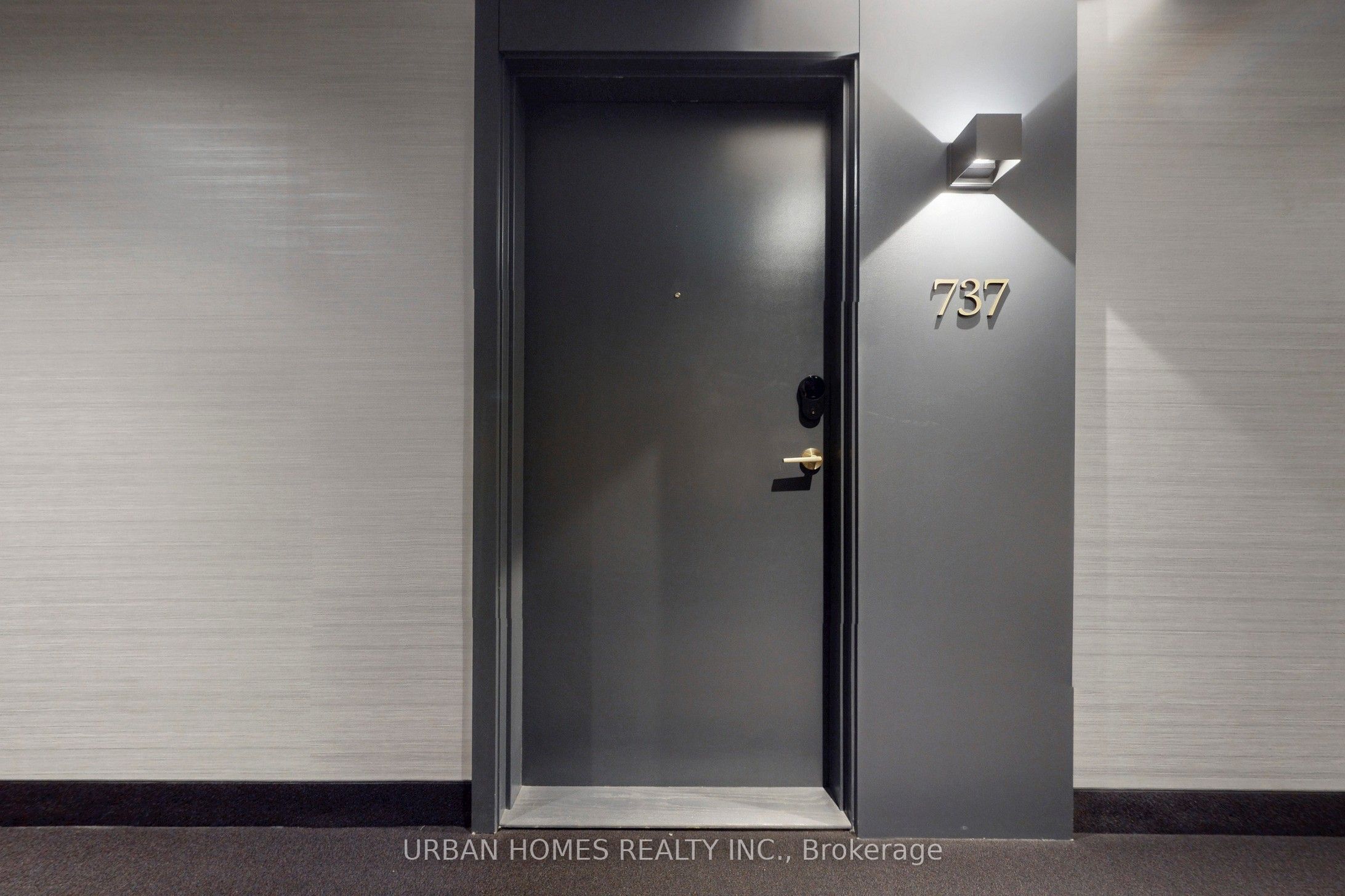 543 Richmond Street W 737