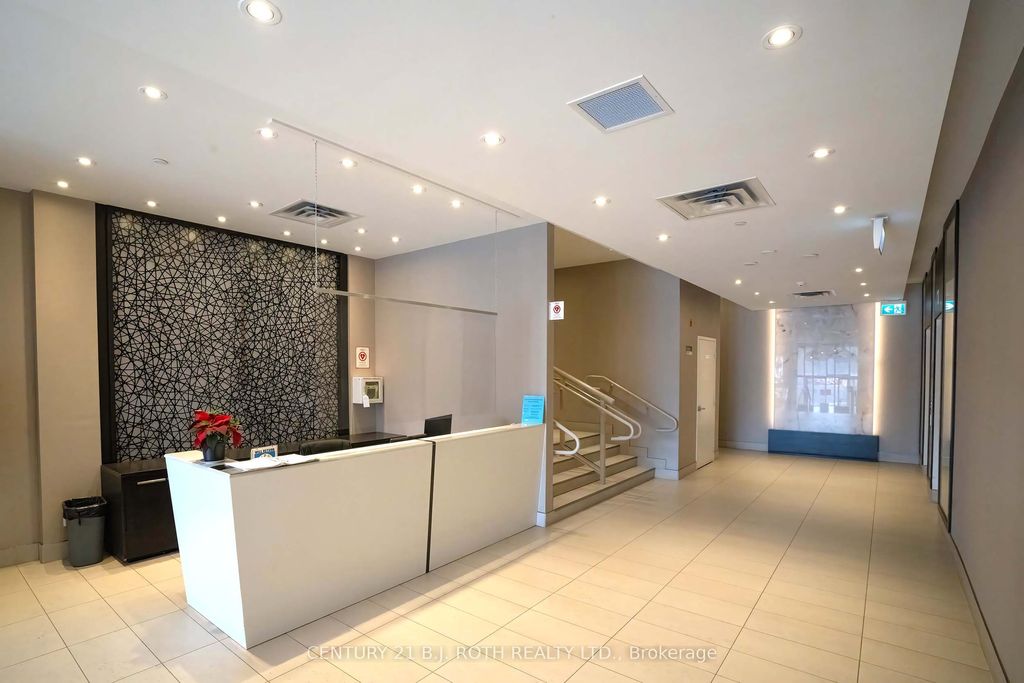 Photo of 15277 Yonge Street S #313, Aurora, ON L4G 1Y3 (MLS # N13040330)