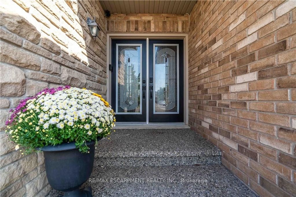 Photo of 51 Showcase Drive, Hamilton, ON L0R 1P0 (MLS # X12611602)