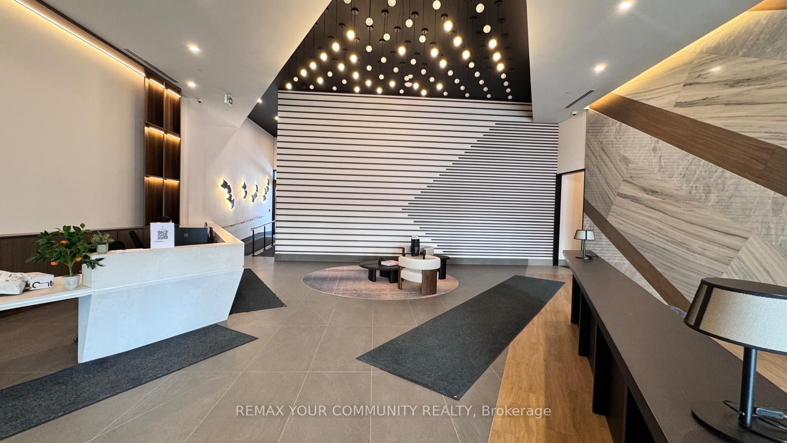 1037 The Queensway N/A 723