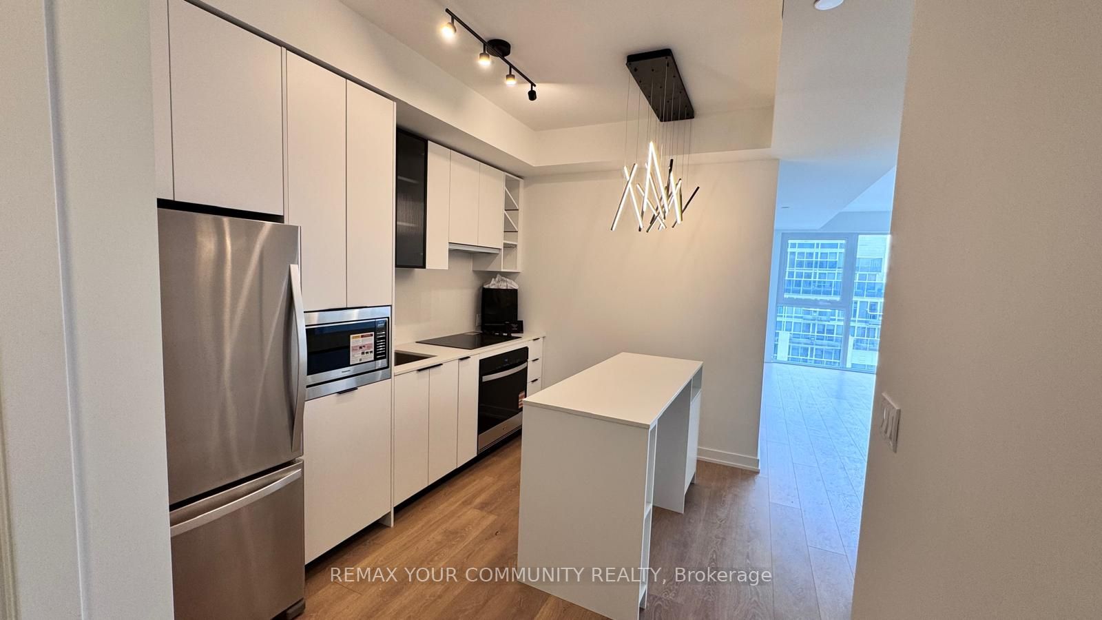 1037 The Queensway N/A 723