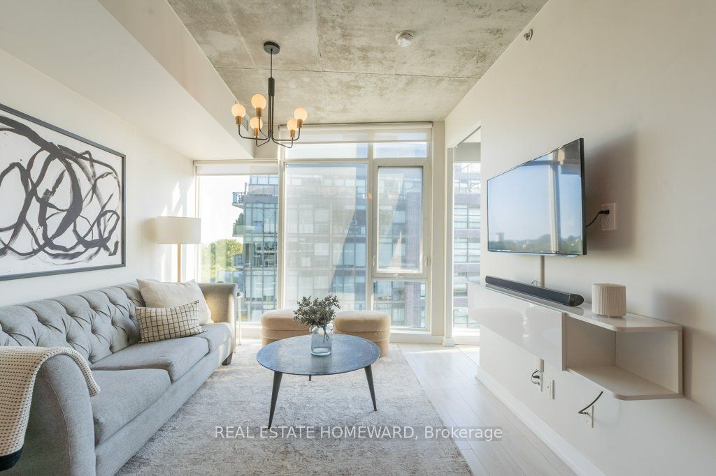 1190 Dundas Street E 809