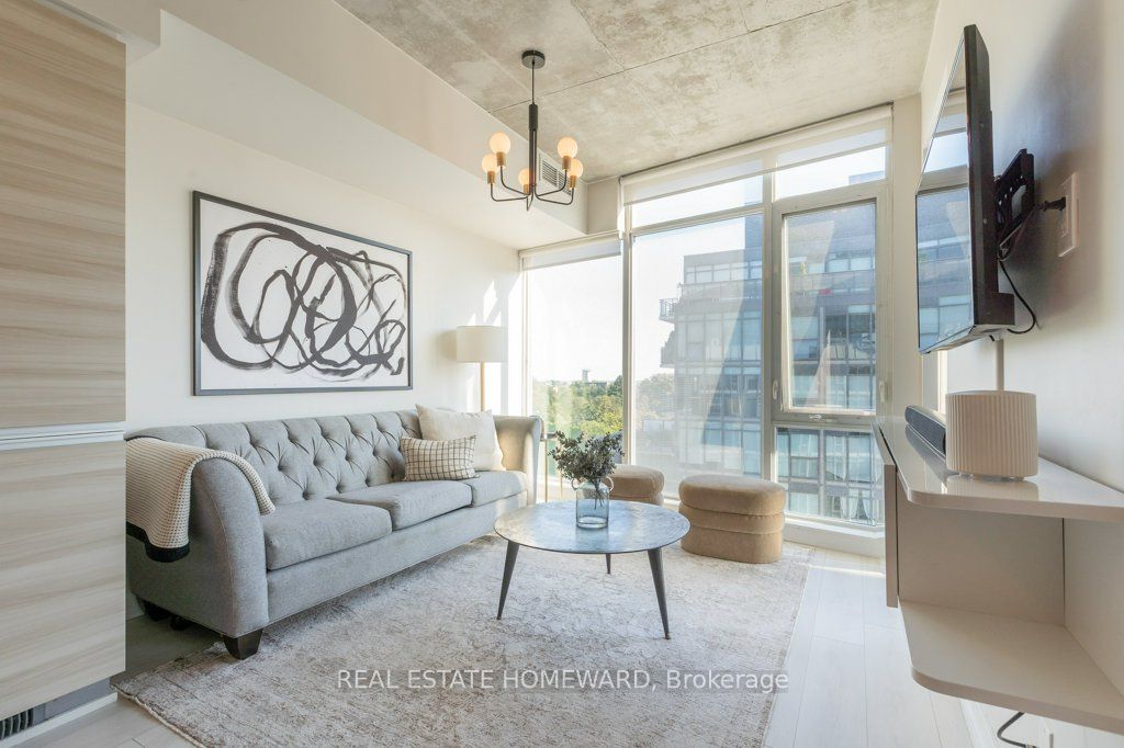 1190 Dundas Street E 809