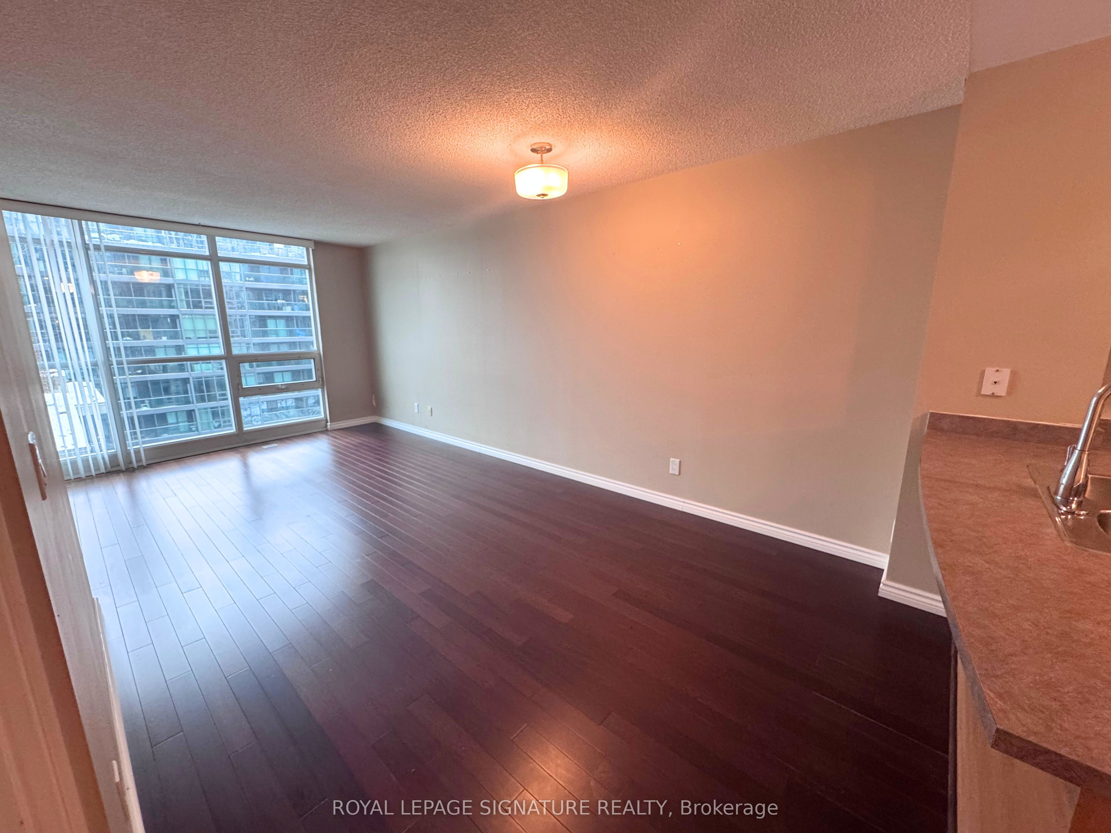 219 Fort York Boulevard 911