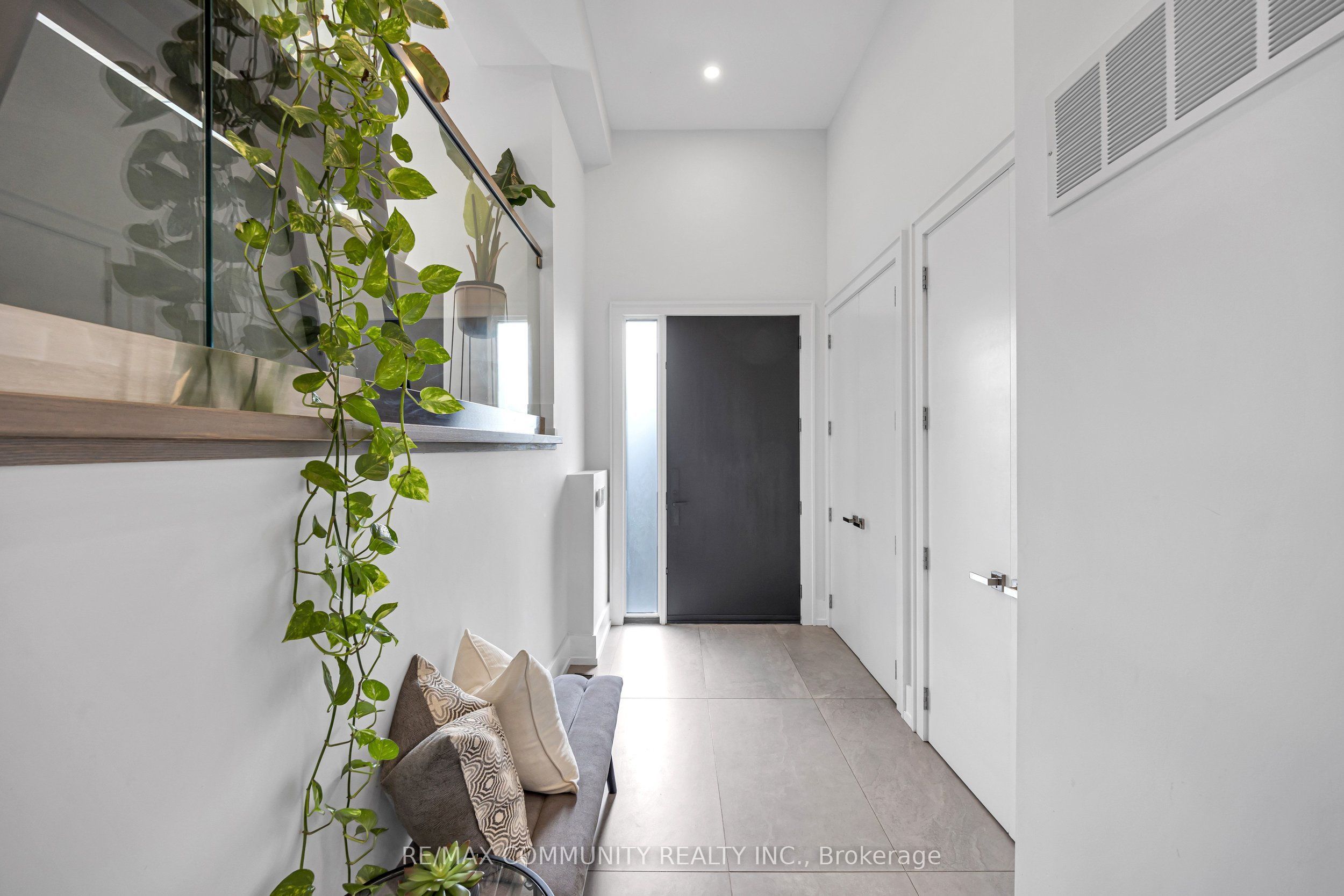 7 Derwyn Road