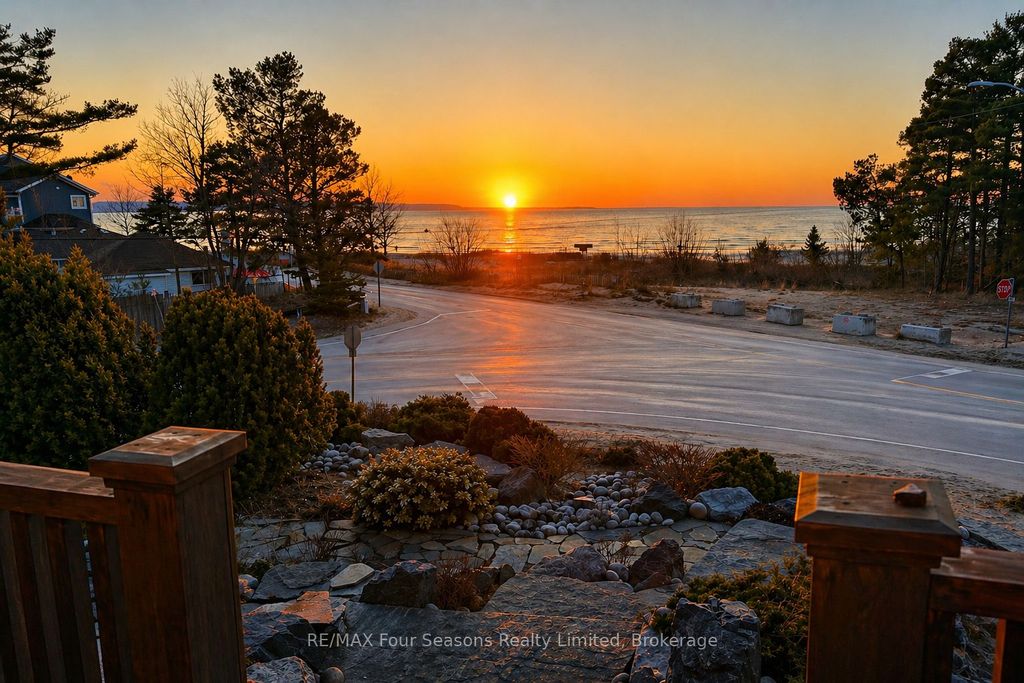Photo of 805 Eastdale Drive, Wasaga Beach, ON L9Z 2R5 (MLS # S13075914)