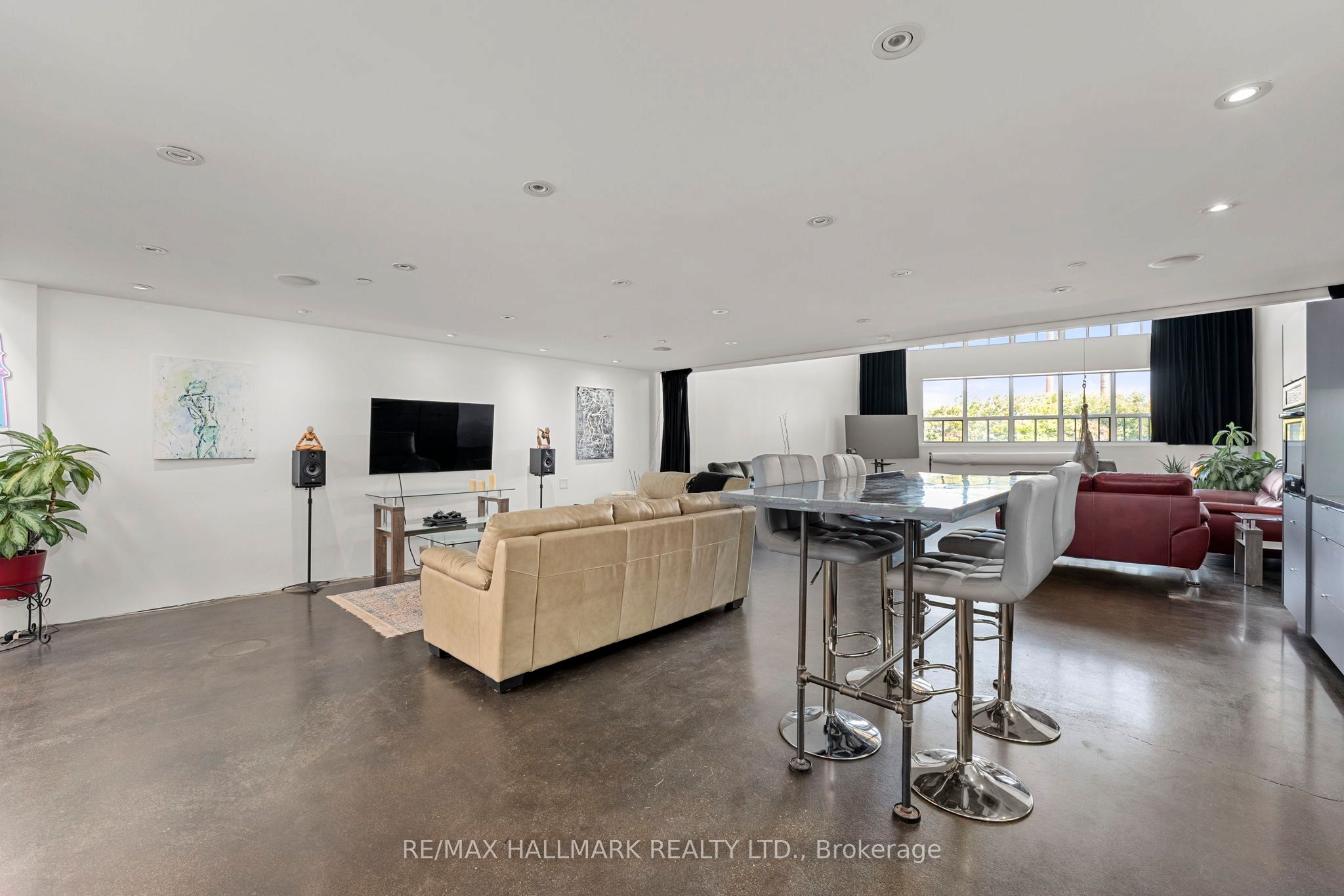 1173 Dundas Street E 226