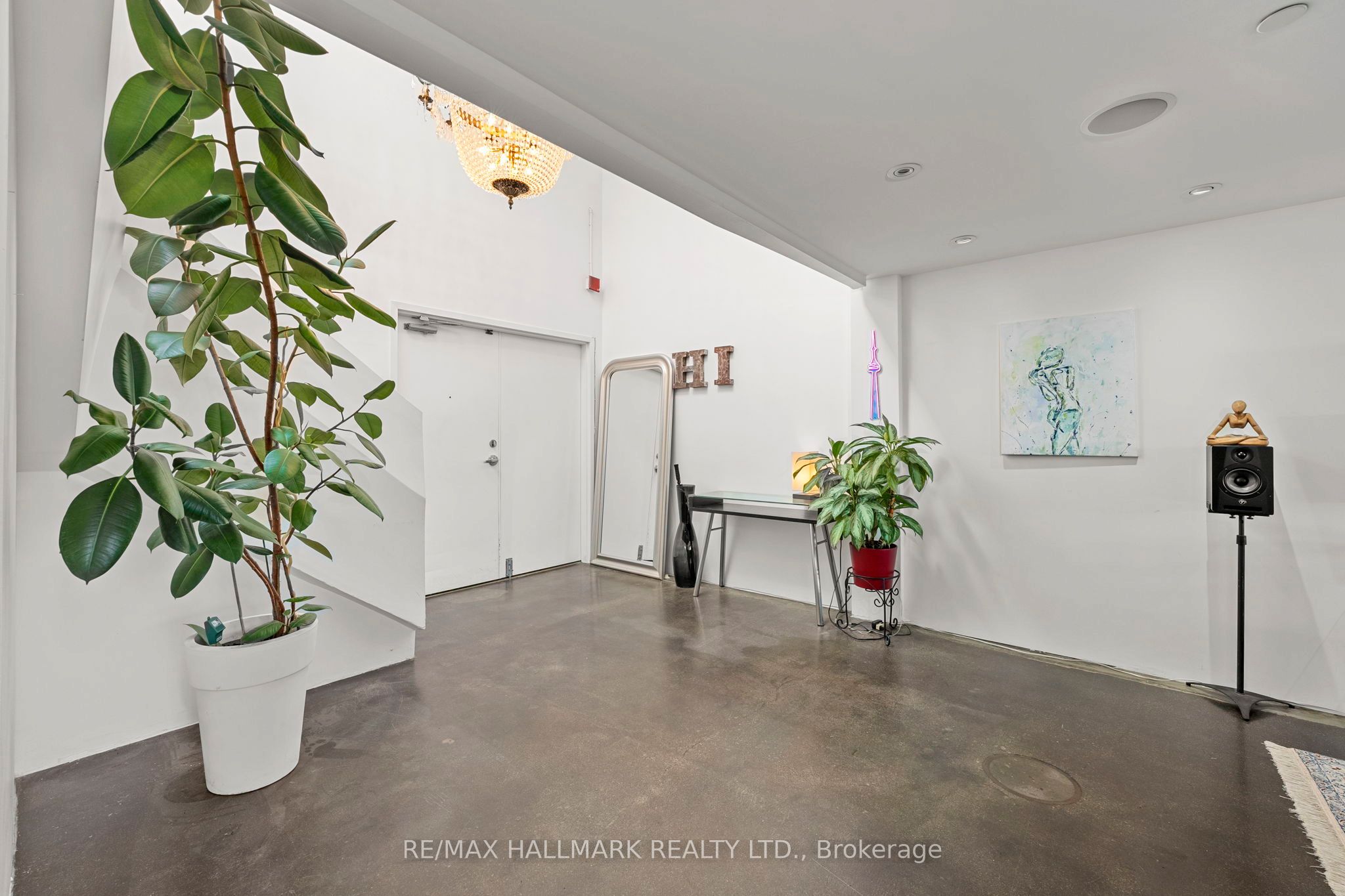 1173 Dundas Street E 226