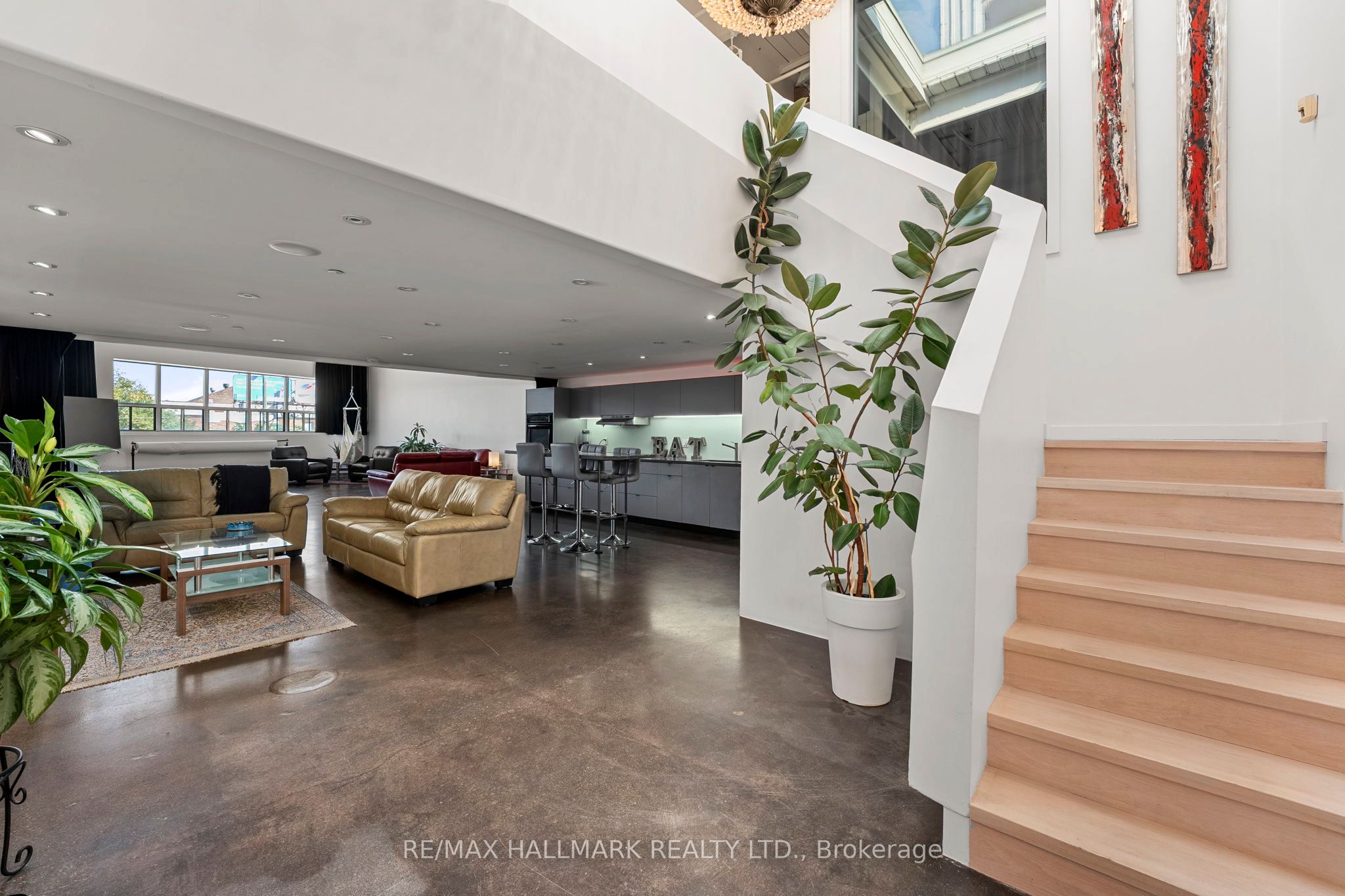 1173 Dundas Street E 226