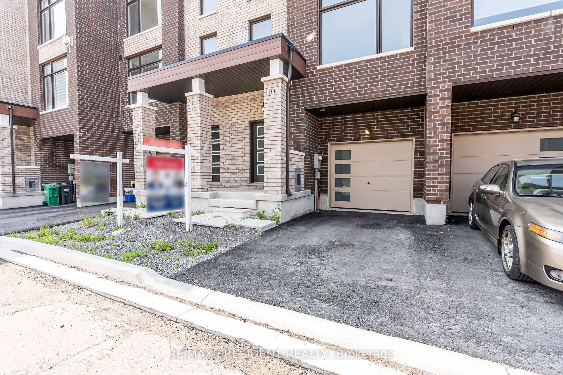 34 Queenpost Drive E