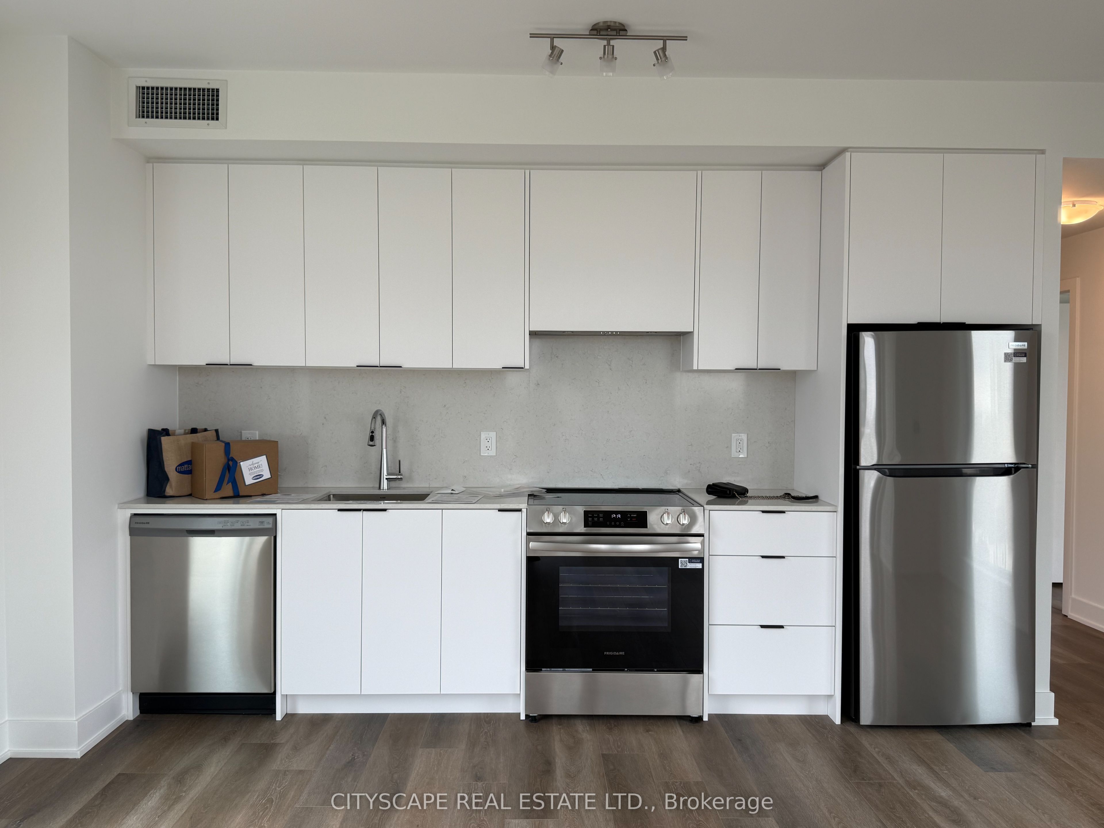 2088 James Street 508