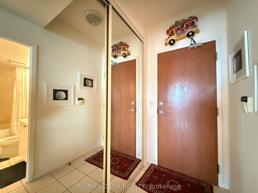 Photo of 219 Fort York Boulevard #2411, Toronto, ON M5V 1B1 (MLS # C12640516)