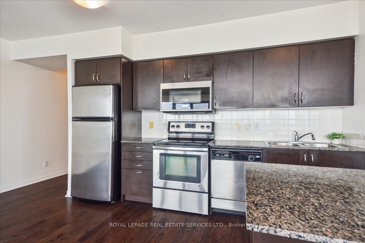 Toronto W06, ON M8V 0B2, Canada, 3 Bedrooms Bedrooms, ,2 BathroomsBathrooms,Residential,Active,106085