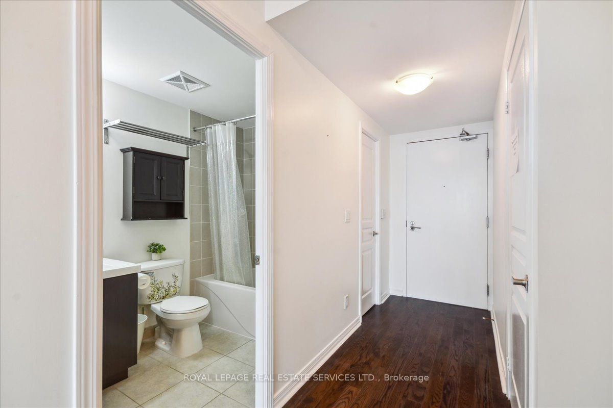 Toronto W06, ON M8V 0B2, Canada, 3 Bedrooms Bedrooms, ,2 BathroomsBathrooms,Residential,Active,106085