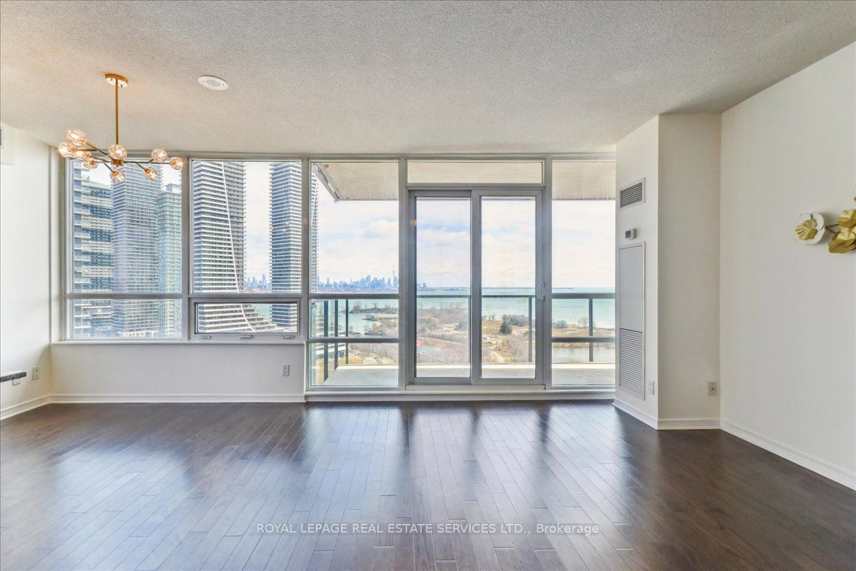 Toronto W06, ON M8V 0B2, Canada, 3 Bedrooms Bedrooms, ,2 BathroomsBathrooms,Residential,Active,106085