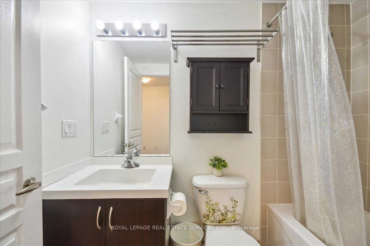 Toronto W06, ON M8V 0B2, Canada, 3 Bedrooms Bedrooms, ,2 BathroomsBathrooms,Residential,Active,106085