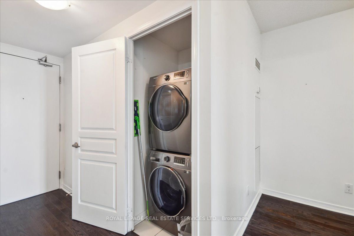 Toronto W06, ON M8V 0B2, Canada, 3 Bedrooms Bedrooms, ,2 BathroomsBathrooms,Residential,Active,106085