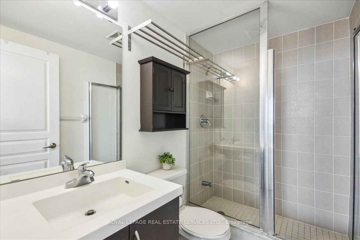 Toronto W06, ON M8V 0B2, Canada, 3 Bedrooms Bedrooms, ,2 BathroomsBathrooms,Residential,Active,106085