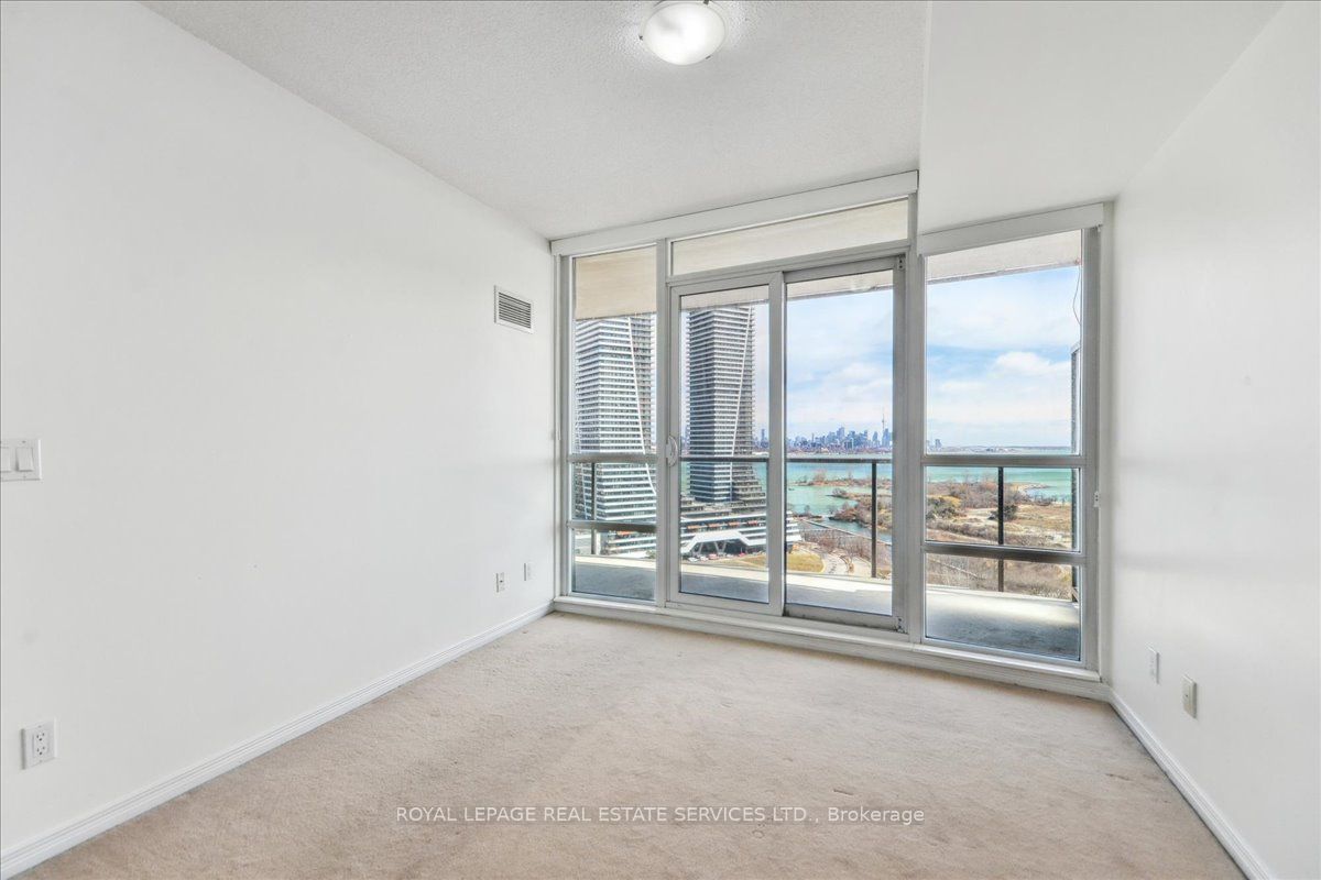 Toronto W06, ON M8V 0B2, Canada, 3 Bedrooms Bedrooms, ,2 BathroomsBathrooms,Residential,Active,106085