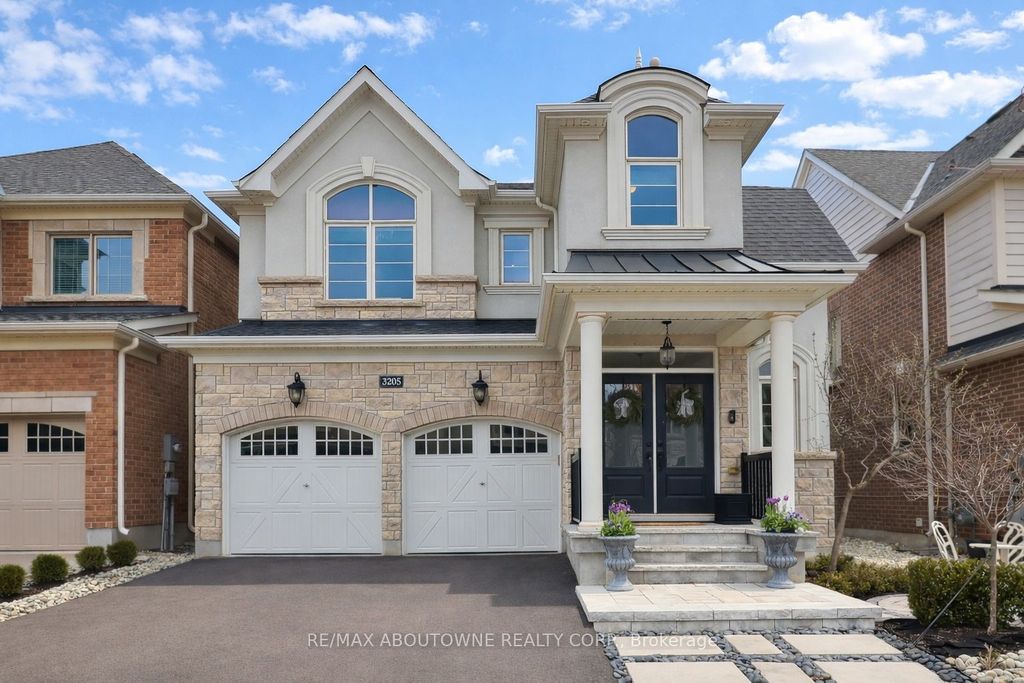 Photo of 3205 Violet Gardens, Oakville, ON L6M 1L5 (MLS # W13170818)