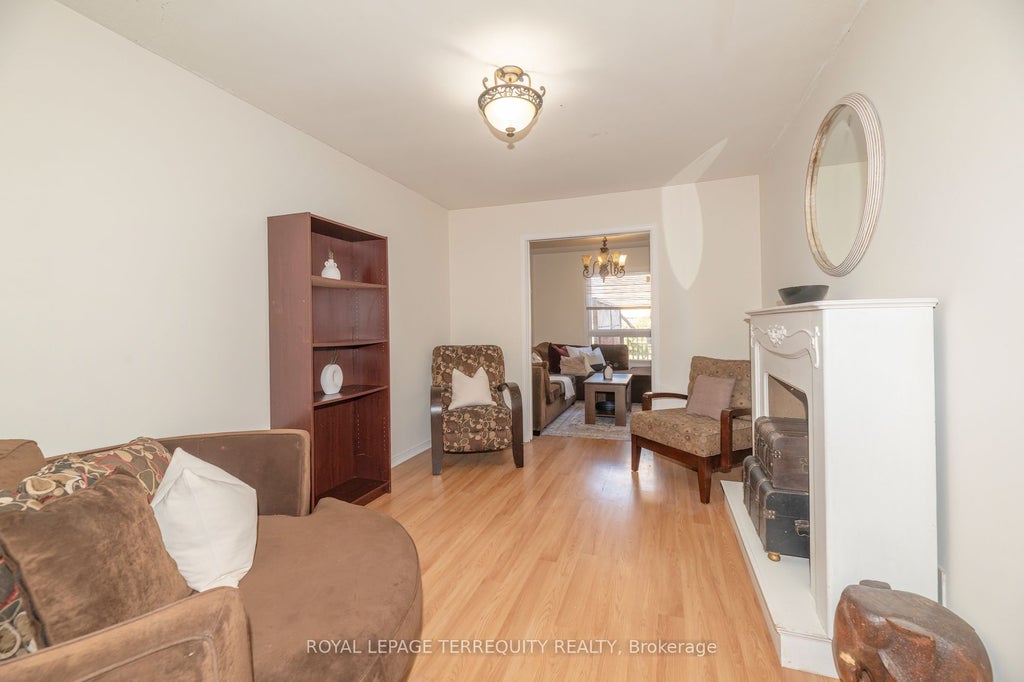 Photo of 5 Heaver Drive, Whitby, ON L1N 9K4 (MLS # E14130918)