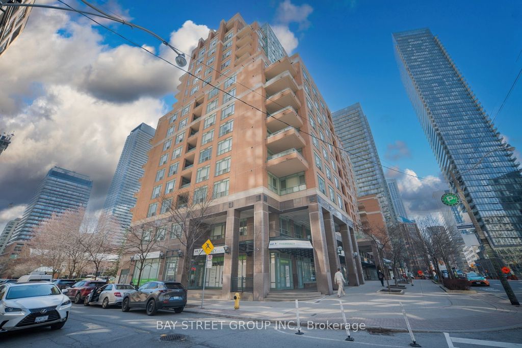 Photo of 889 Bay Street #713, Toronto, ON M5S 3K5 (MLS # C13035034)