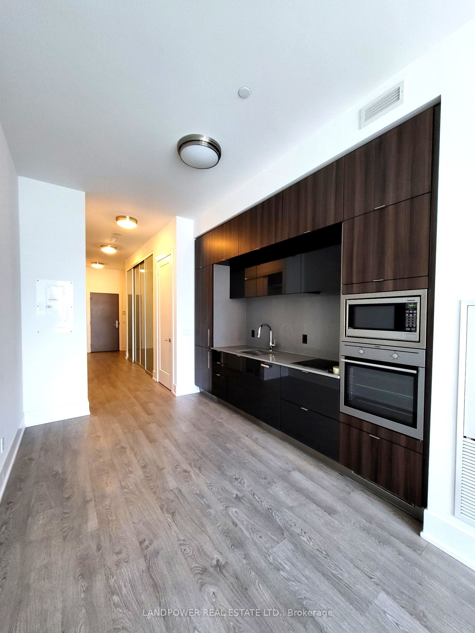 15 Merchants' Wharf N/A 235