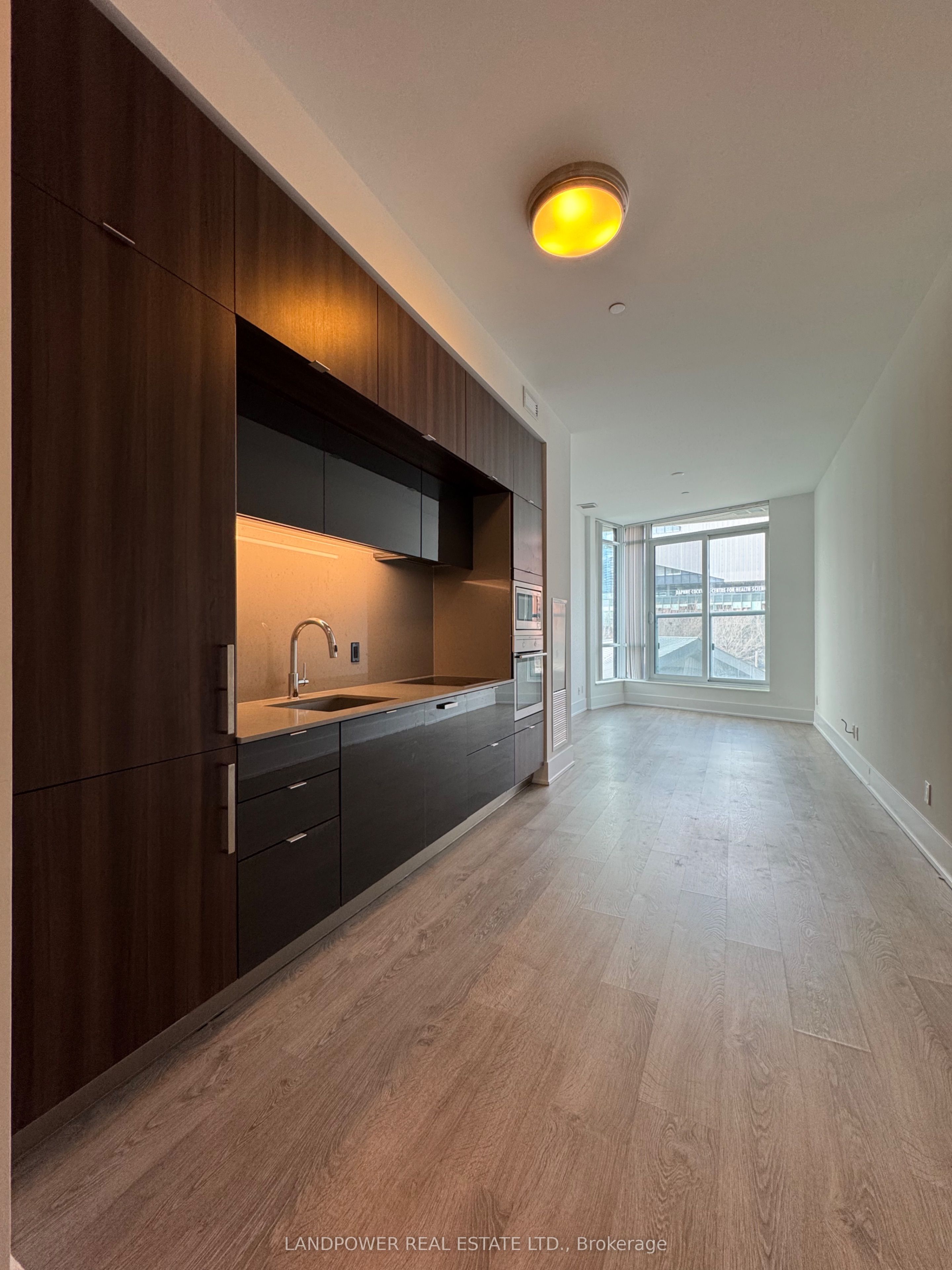 15 Merchants' Wharf N/A 235