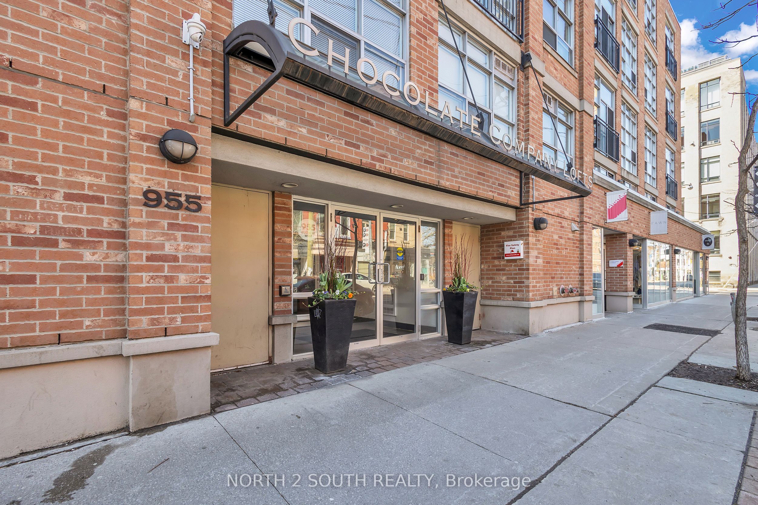 955 Queen Street W 202