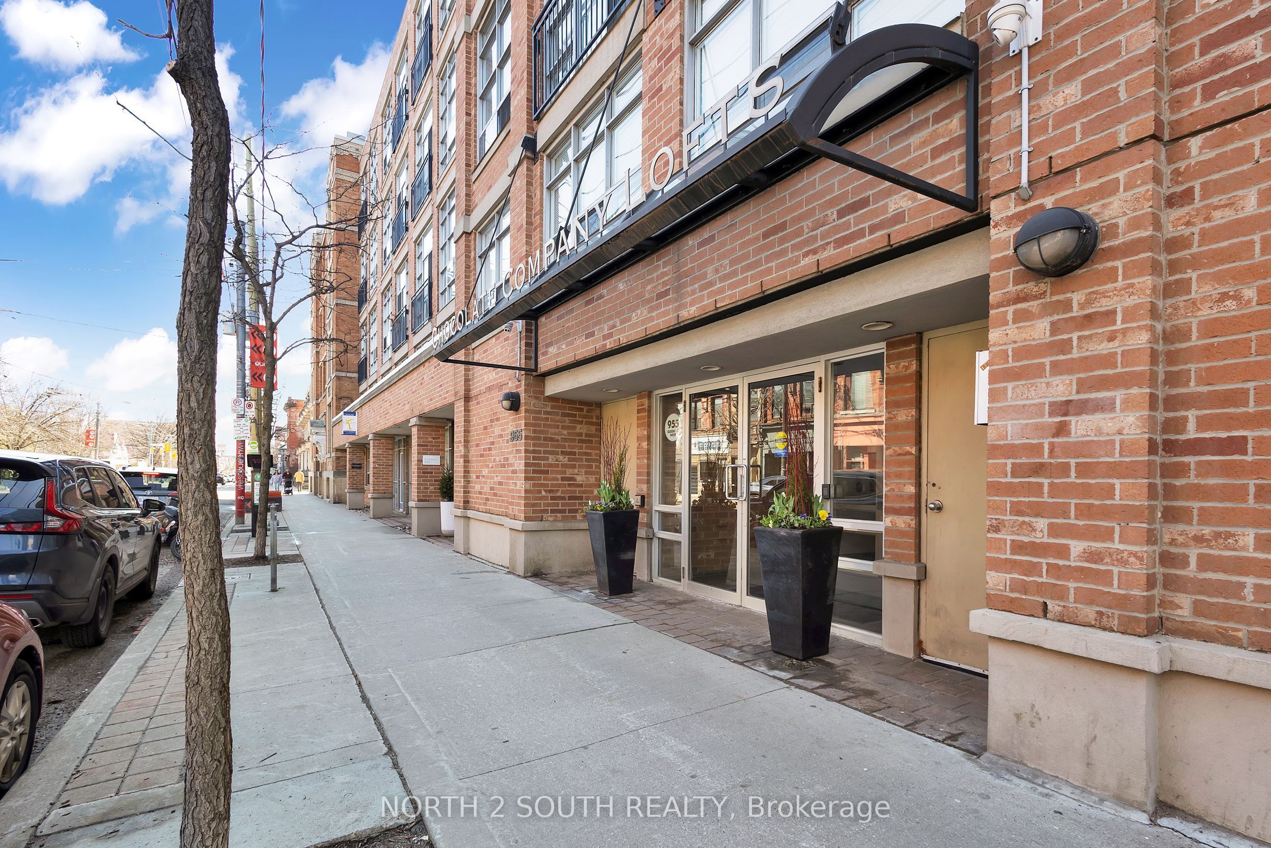 955 Queen Street W 202