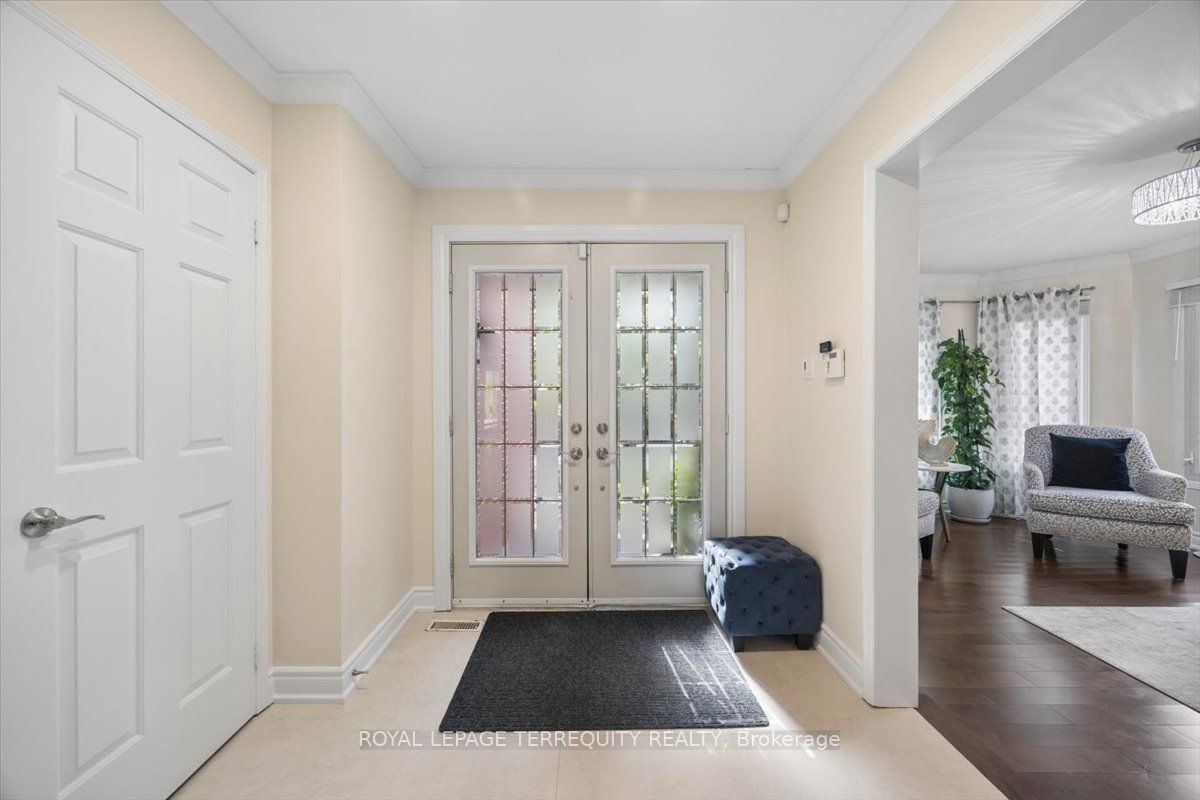 1207 Dogwood Crescent