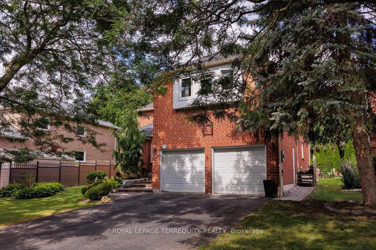 1207 Dogwood Crescent