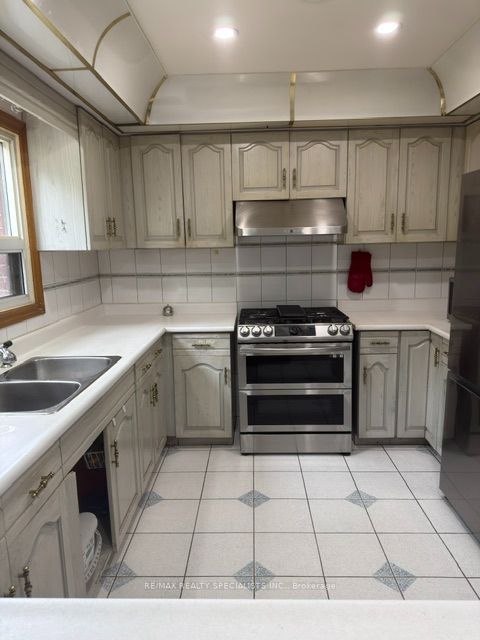 2 Pepperwood Place (Main & Upper)