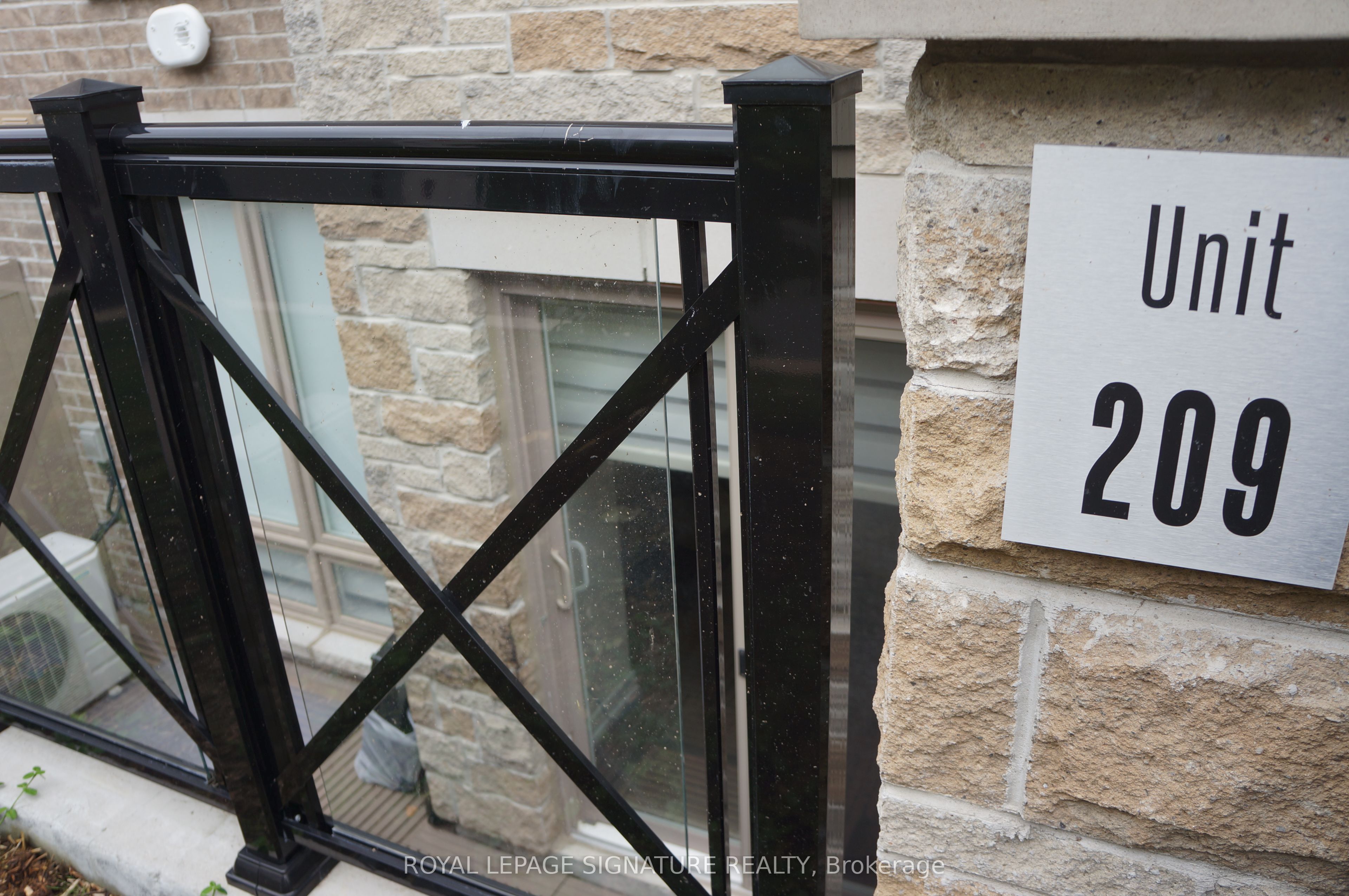 10 Dunsheath Way 209