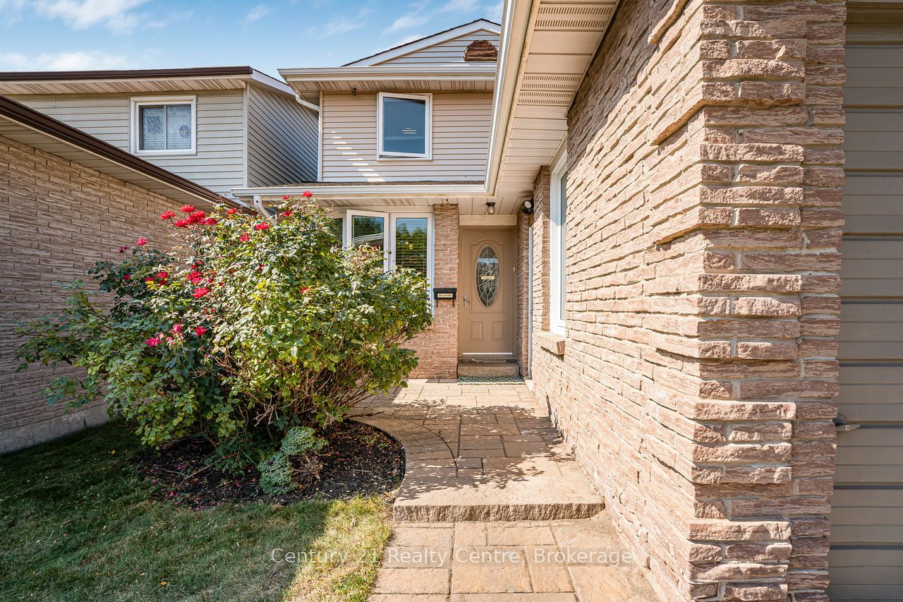 2203 Middlesmoor Crescent
