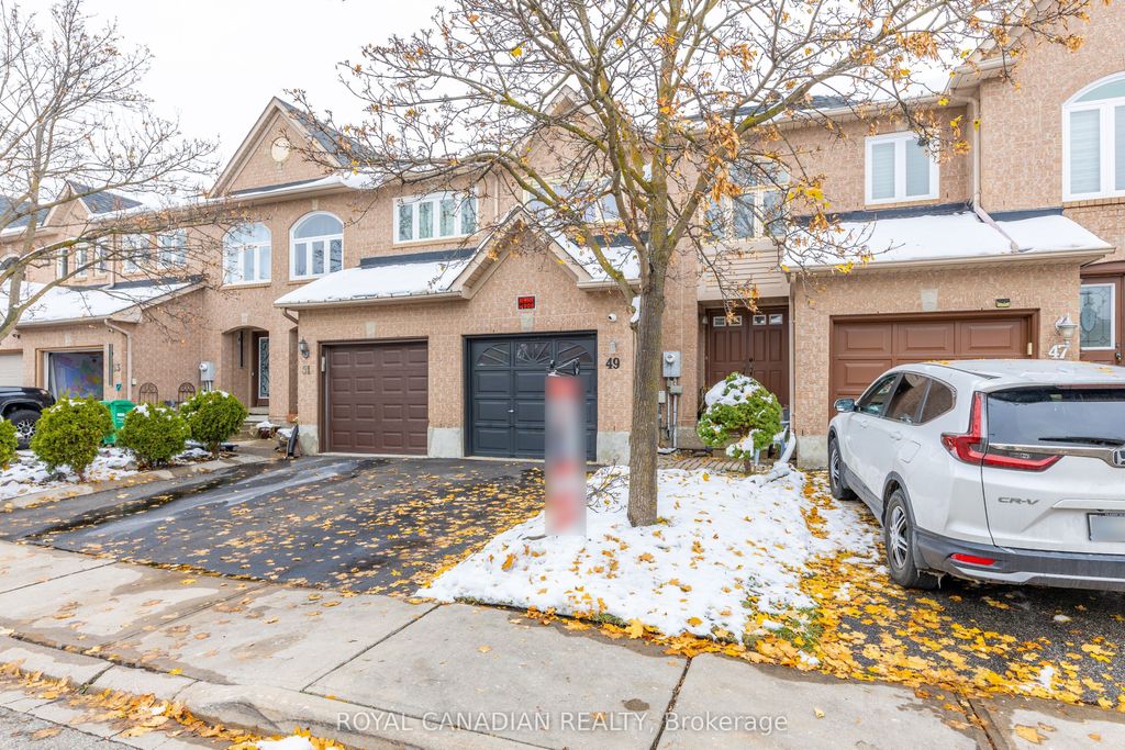 Photo of 49 Goldenlight Circle #32, Brampton, ON L6X 4N6 (MLS # W12651092)