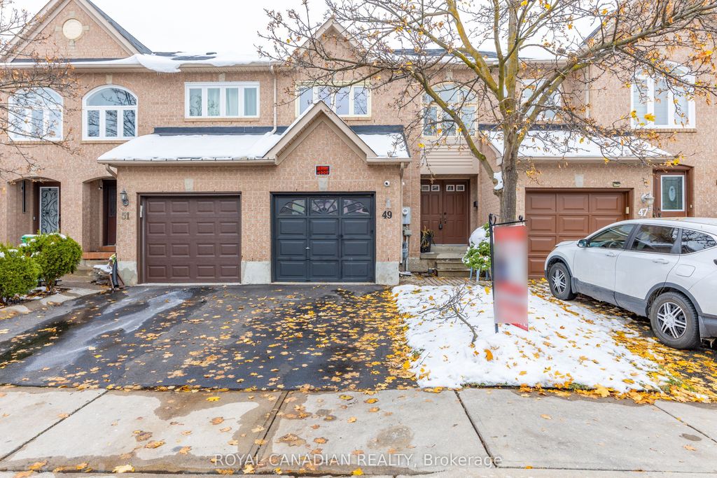 Photo of 49 Goldenlight Circle #32, Brampton, ON L6X 4N6 (MLS # W12651092)