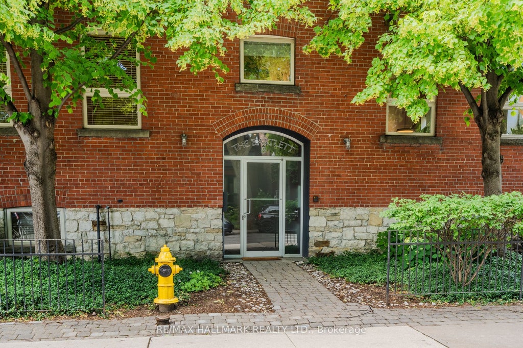 Photo of 8 Bartlett Avenue #2, Toronto, ON M6H 3E6 (MLS # W13479556)
