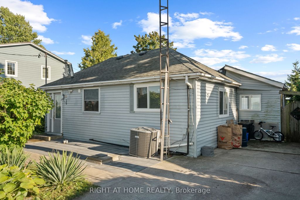 Photo of 71 Lighthouse Dr Drive, Haldimand, ON N1A 2W6 (MLS # X13043876)