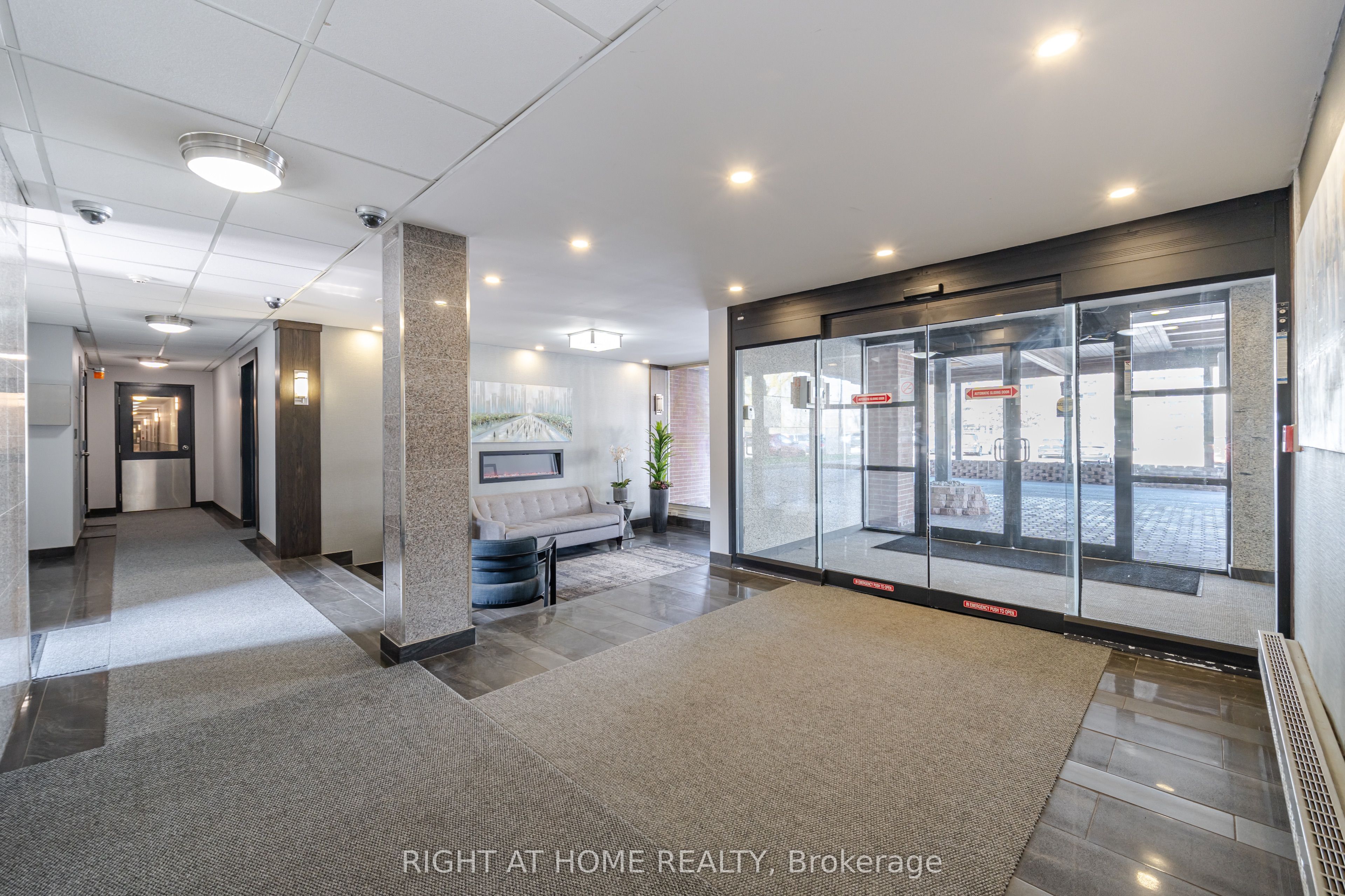 1660 Bloor Street 205