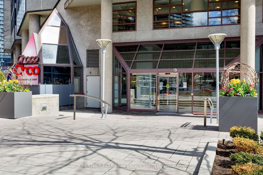 Photo of 1001 Bay Street #1408, Toronto, ON M5S 3A6 (MLS # C13023706)