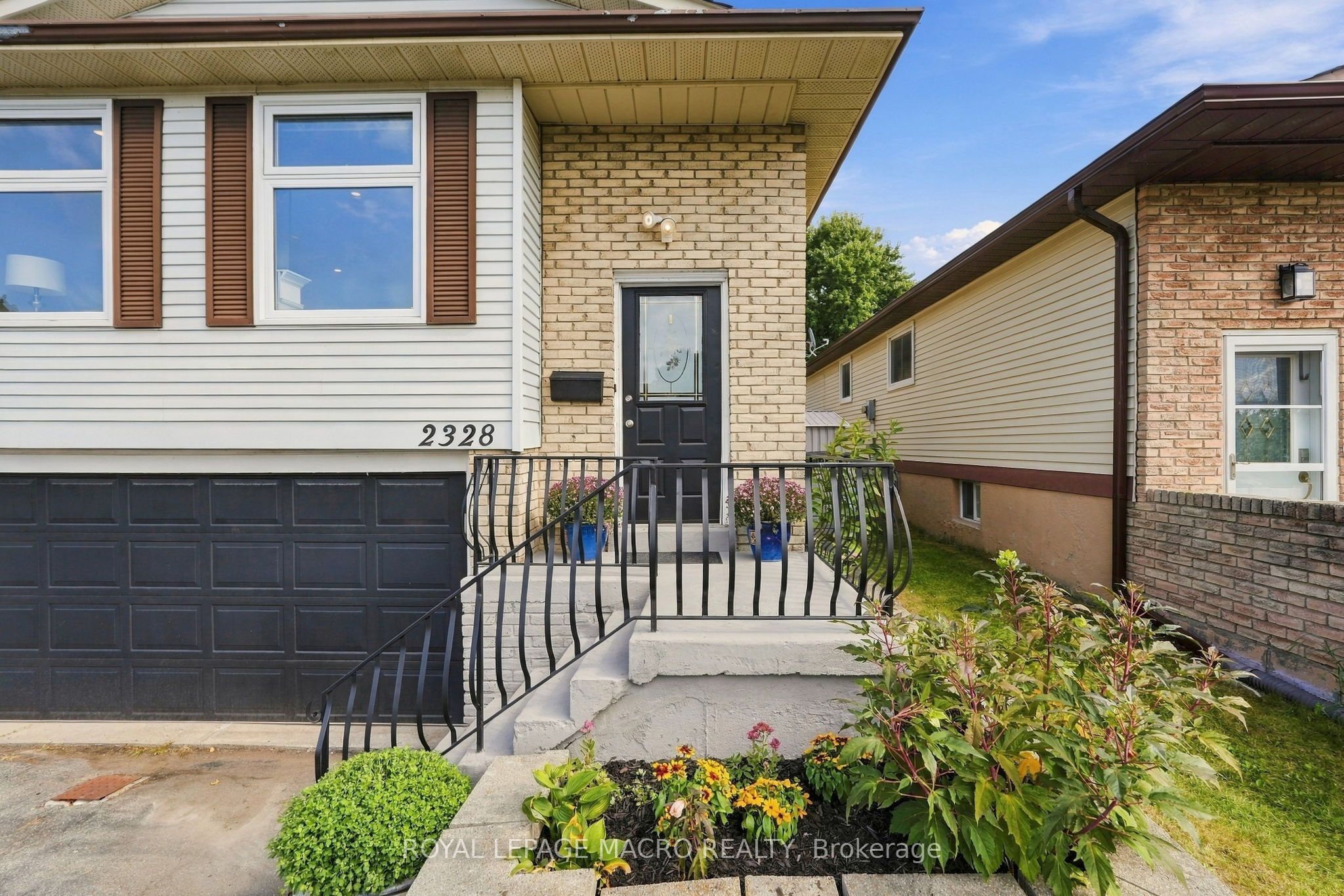 2328 Malcolm Crescent