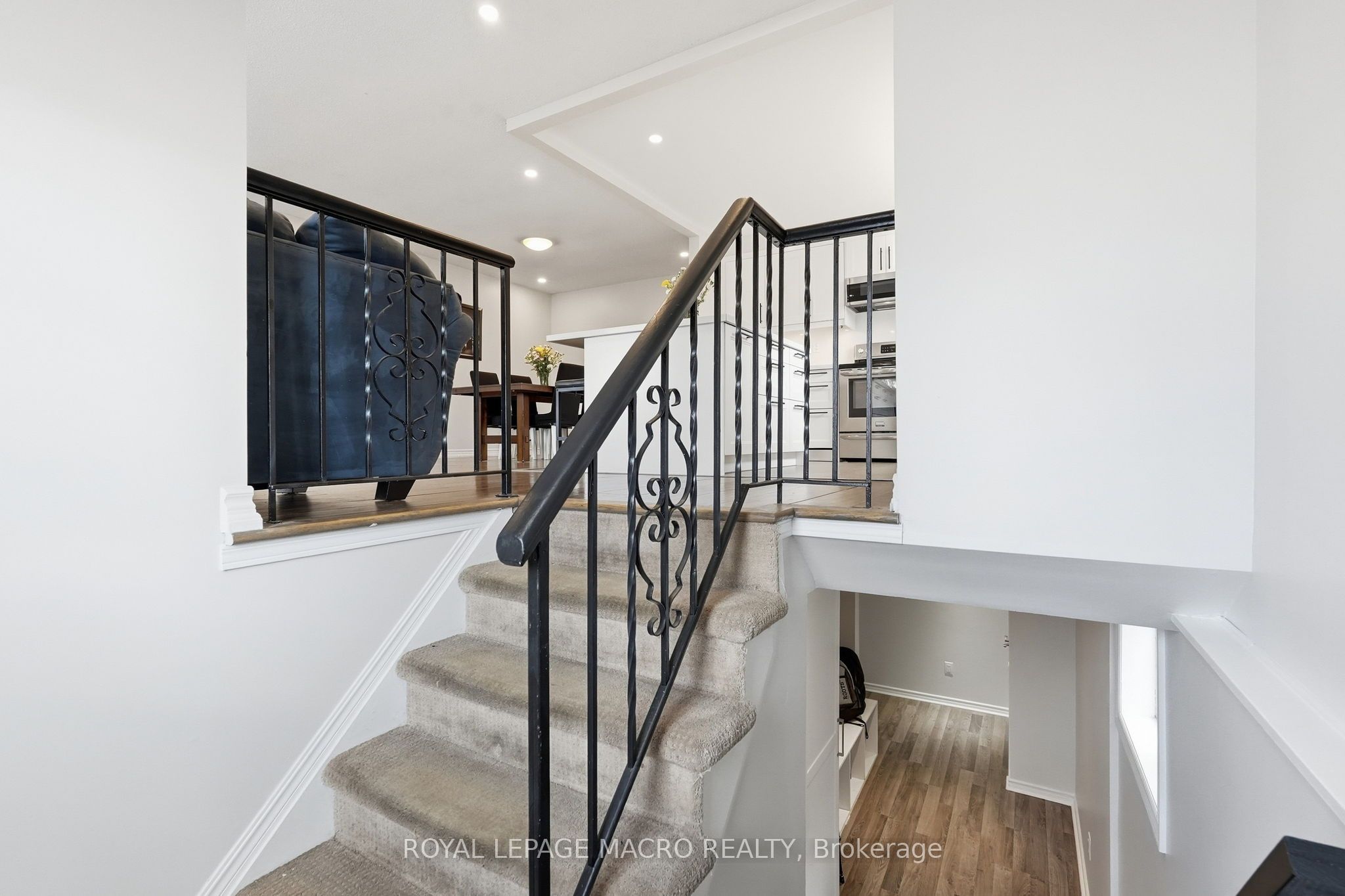 2328 Malcolm Crescent