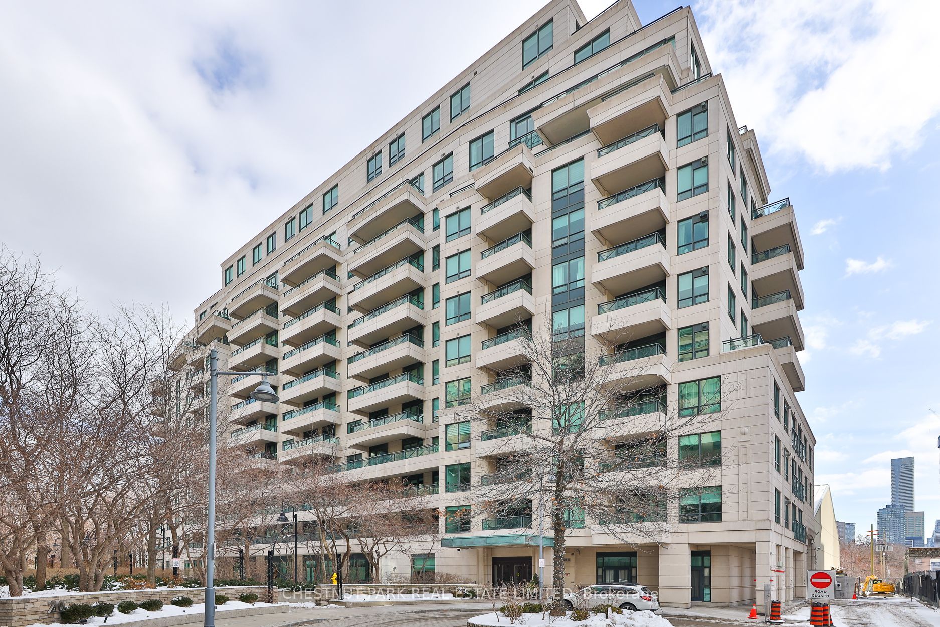 25 Scrivener Square 909