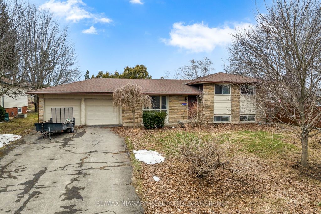 Photo of 31 Runnymede Road, Port Colborne, ON L3K 5C2 (MLS # X12847094)