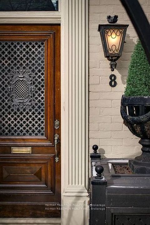 8 Belmont Street Toronto ON M5R 1P8